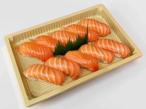 SAUMON DIX: Dix pièces de nigiri sushi au saumon, présentées élégamment.